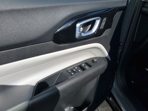 Used 2022 Jeep Compass Limited w/ Elite Group image 18