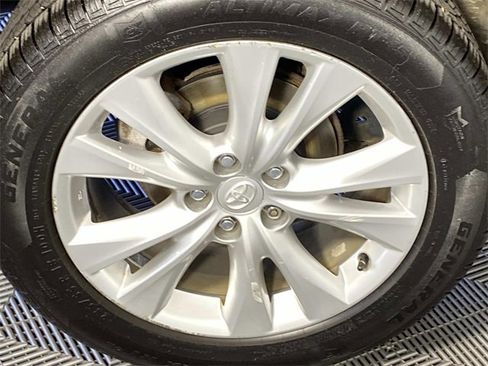 Used 2015 Toyota RAV4 Limited image 29