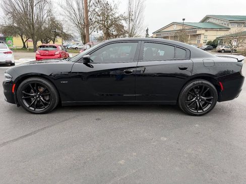 Used 2017 Dodge Charger R/T w/ Navigation & Travel Group image 5