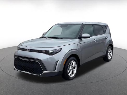 Used 2025 Kia Soul LX w/ LX Technology Package FWD image 7