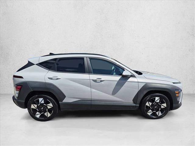 Used 2025 Hyundai Kona SEL FWD image 4
