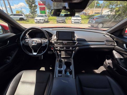 Used 2018 Honda Accord Sport image 11