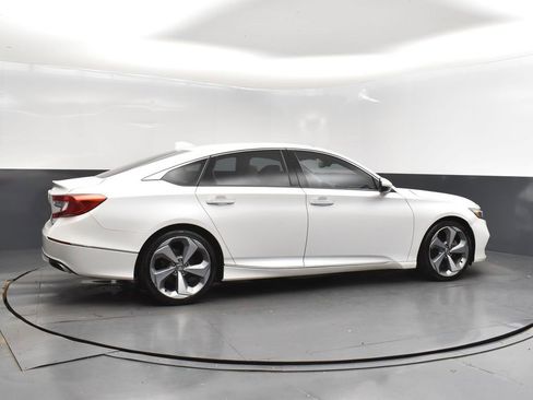 Used 2018 Honda Accord Touring image 8