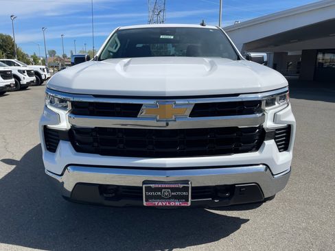 Used 2024 Chevrolet Silverado 1500 LT w/ Z71 Off-Road Package image 2