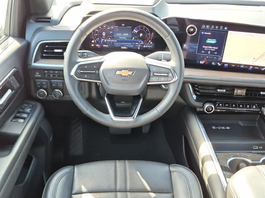 Used 2025 Chevrolet Suburban High Country AWD/4WD image 12