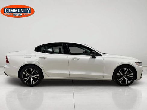 Used 2025 Volvo S60 B5 Core FWD image 9