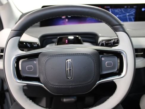 New 2026 Lincoln Navigator Reserve AWD/4WD image 38