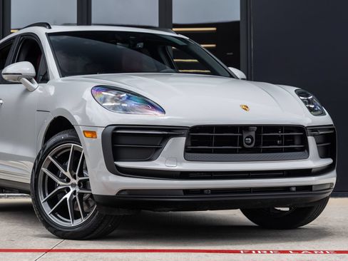 New 2026 Porsche Macan AWD/4WD image 9