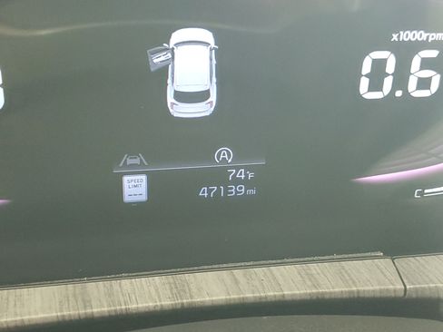 Used 2024 Kia Telluride EX w/ EX Captain's Chair Package image 27