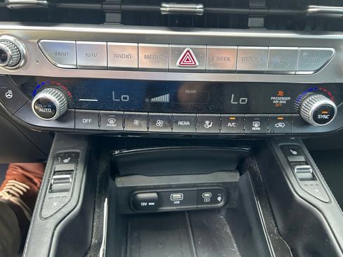 Certified 2024 Kia Telluride EX w/ EX Captain's Chair Package AWD/4WD image 15
