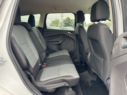 Used 2016 Ford Escape SE w/ Equipment Group 201A FWD image 18