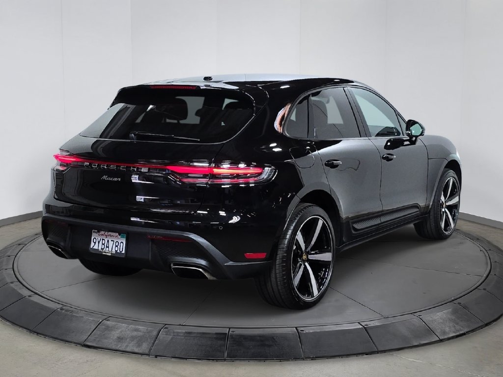Certified 2026 Porsche Macan AWD/4WD image 7