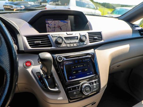 Used 2015 Honda Odyssey Touring image 17