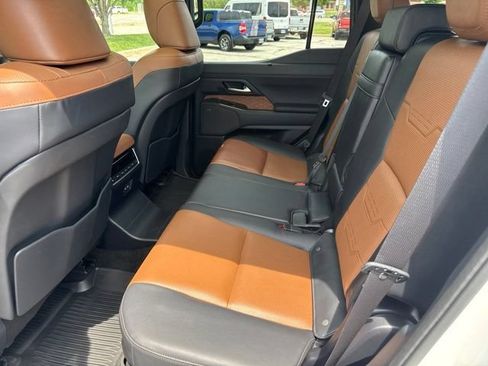 Used 2024 Lexus GX 550 w/ Accessory Package (2T) AWD/4WD image 17