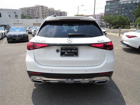 Used 2026 Mercedes-Benz GLC 300 4MATIC image 3