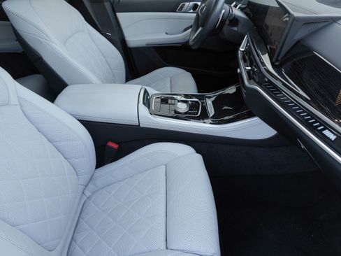 Certified 2025 BMW X5 M60i w/ Executive Package image 9