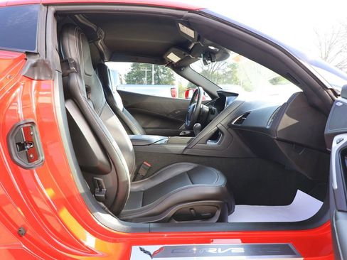 Used 2018 Chevrolet Corvette Stingray Coupe w/ 1LT RWD image 23