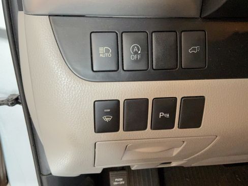 Used 2019 Toyota Highlander Limited FWD image 28