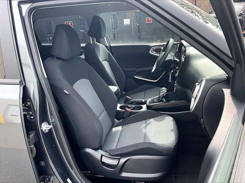 Used 2023 Kia Soul LX w/ LX Technology Package FWD image 7