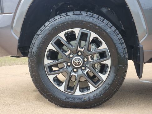 Used 2024 Toyota Tundra Limited w/ Power Package AWD/4WD image 14