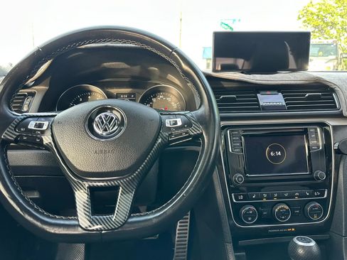Used 2018 Volkswagen Passat GT image 22