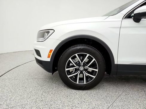 Used 2021 Volkswagen Tiguan SE w/ Panoramic Sunroof Package AWD/4WD image 26