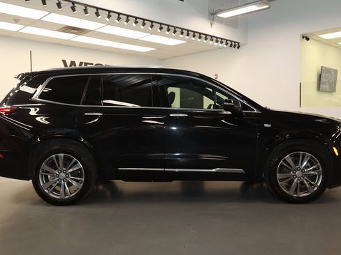 Used 2025 Cadillac XT6 Premium Luxury image 7