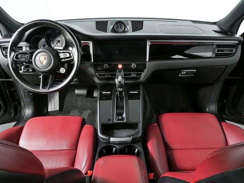 Certified 2024 Porsche Macan image 18