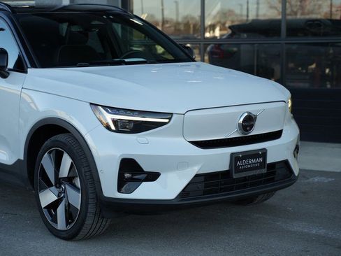 Used 2023 Volvo XC40 Recharge Ultimate image 2