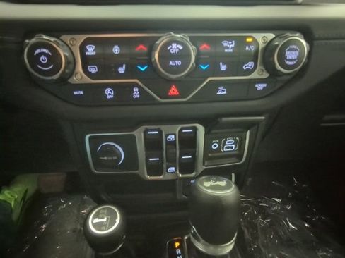 Used 2024 Jeep Wrangler Unlimited Sahara AWD/4WD image 23