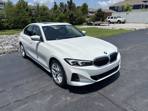 Used 2025 BMW 330i Sedan w/ Premium Package image 8