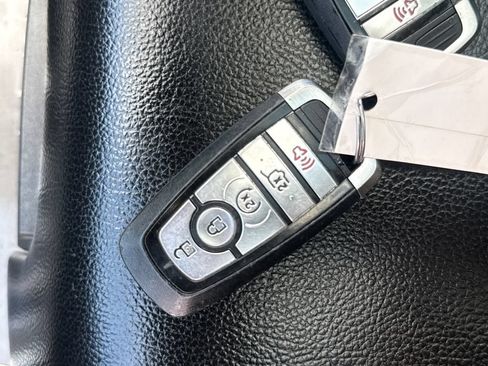 Used 2019 Ford Expedition XLT w/ Equipment Group 202A AWD/4WD image 44