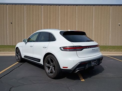 Certified 2023 Porsche Macan image 3