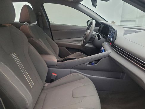 Used 2022 Hyundai Elantra SEL w/ Preferred Accessory Package FWD image 21