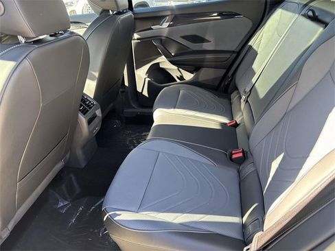 New 2026 Volkswagen Tiguan SE R-Line image 11