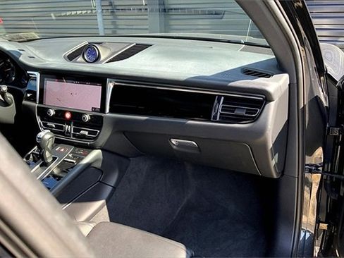 Used 2023 Porsche Macan image 22