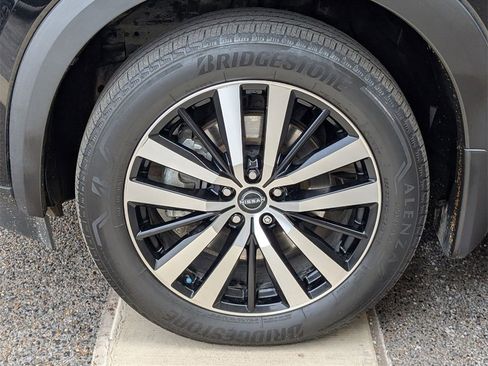 Used 2023 Nissan Pathfinder Platinum w/ Cargo Package image 10