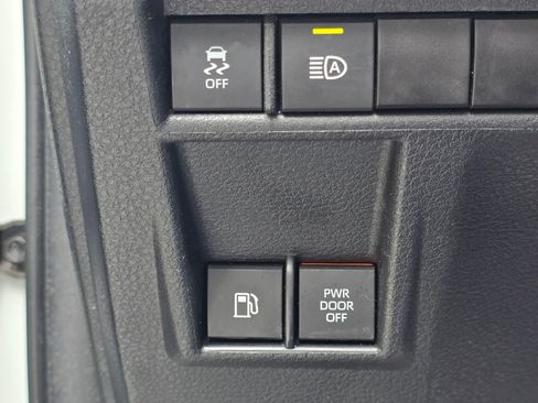 Used 2021 Toyota Sienna XLE FWD image 18