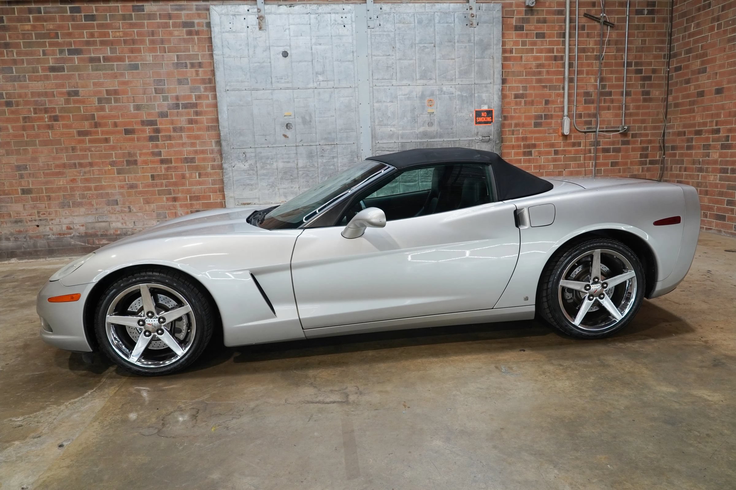 Used 2006 Chevrolet Corvette Coupe w/ Preferred Equipment Group RWD image 9