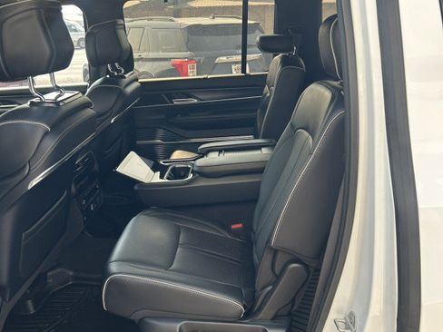 Used 2024 Jeep Grand Wagoneer Series II Obsidian w/ Quick Order Packagew 28T AWD/4WD image 18
