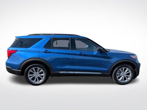 Certified 2020 Ford Explorer XLT w/ Equipment Group 202A AWD/4WD image 9