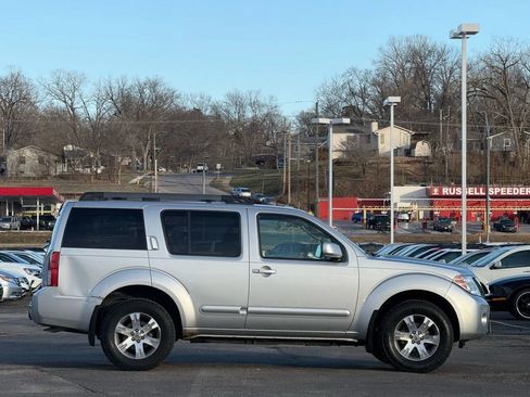 Used 2010 Nissan Pathfinder SE w/ SE Premium Journey Pkg image 5