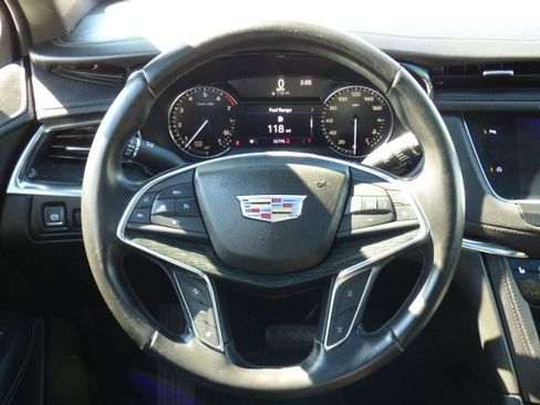 Used 2020 Cadillac XT5 Premium Luxury image 3