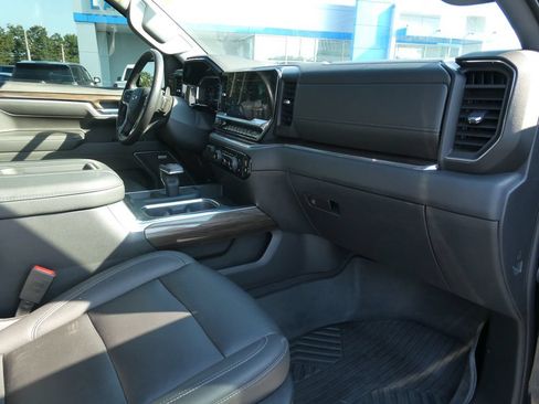 Certified 2022 Chevrolet Silverado 1500 LT Trail Boss w/ LT Trail Boss Premium Package AWD/4WD image 15