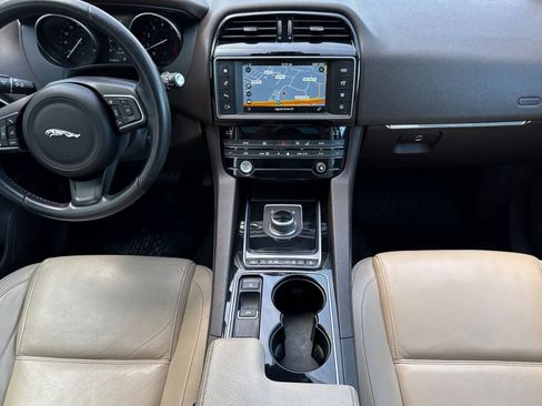 Used 2017 Jaguar F-PACE Prestige image 3
