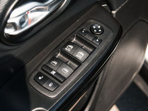 Used 2023 Jeep Cherokee Altitude Lux AWD/4WD image 9