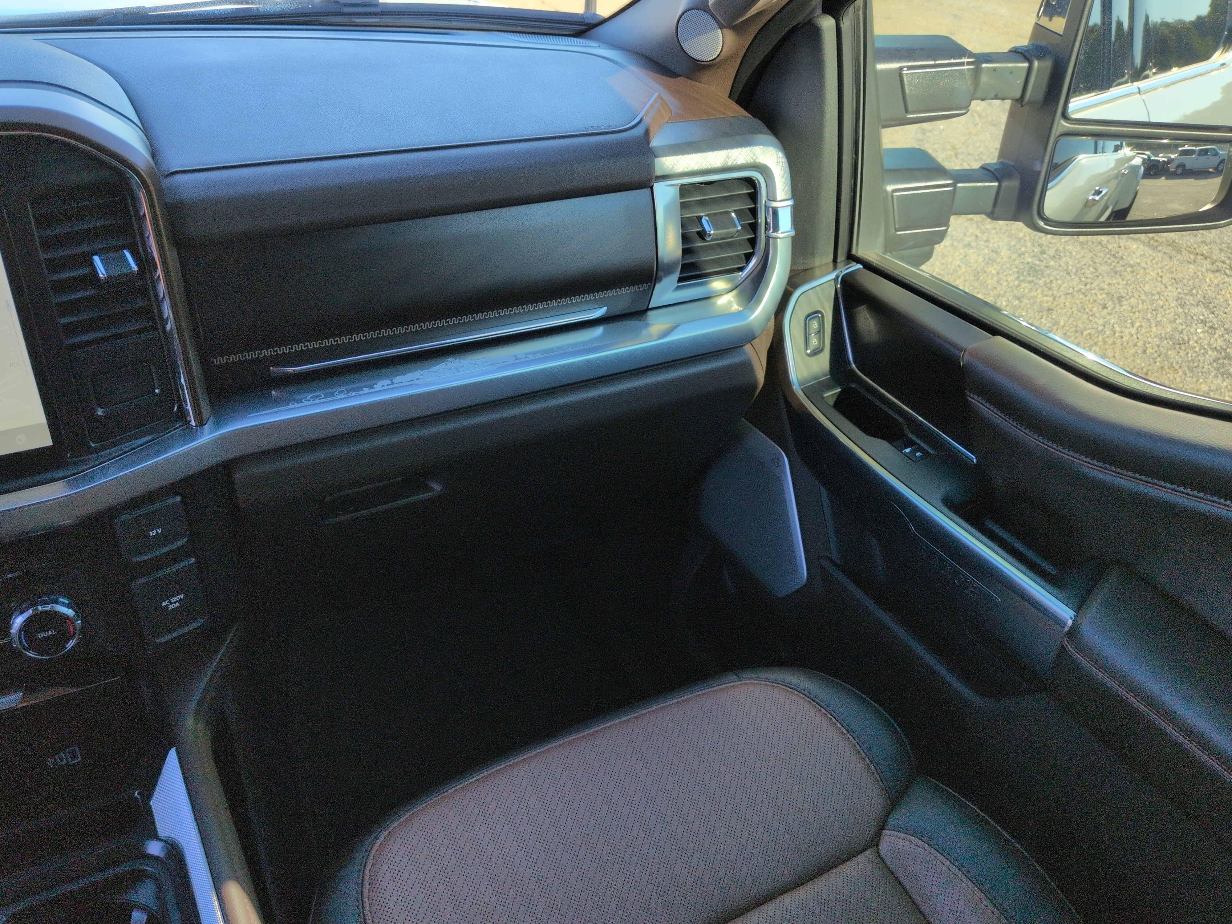 Used 2025 Ford F450 King Ranch w/ Chrome Package AWD/4WD image 16