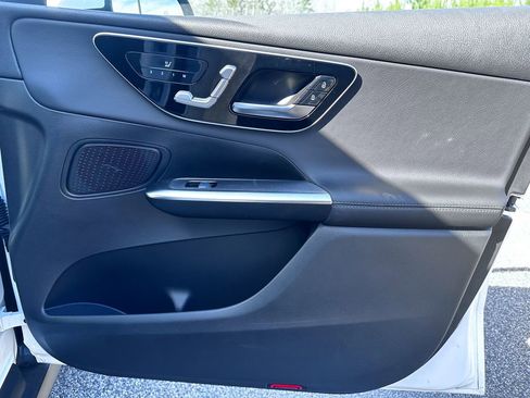 Used 2025 Mercedes-Benz GLC 300 image 33