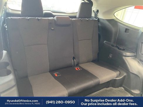 Used 2020 Toyota Highlander LE FWD image 22