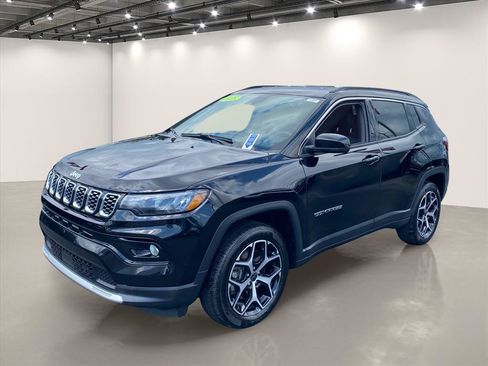 Used 2025 Jeep Compass Limited AWD/4WD image 3